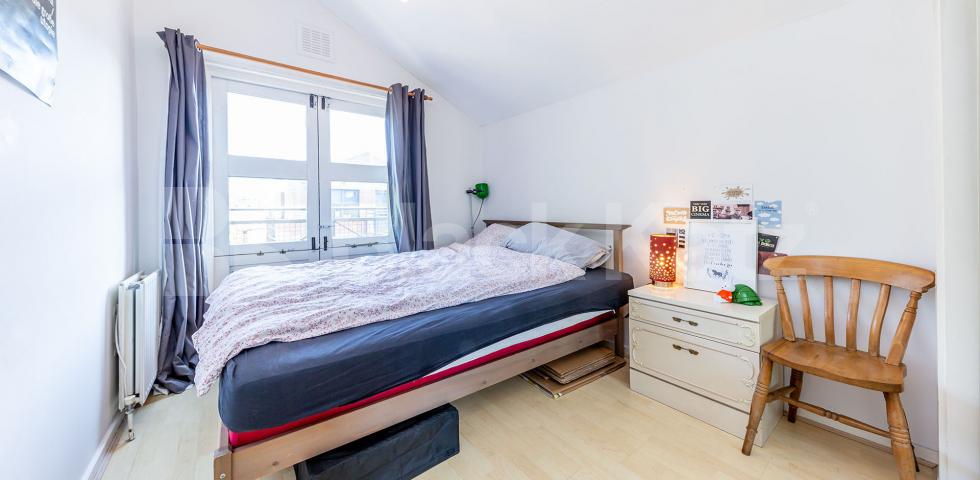 Superb modern two double bedroom flat with a private terrace mins to tube Baynes Street, Camden